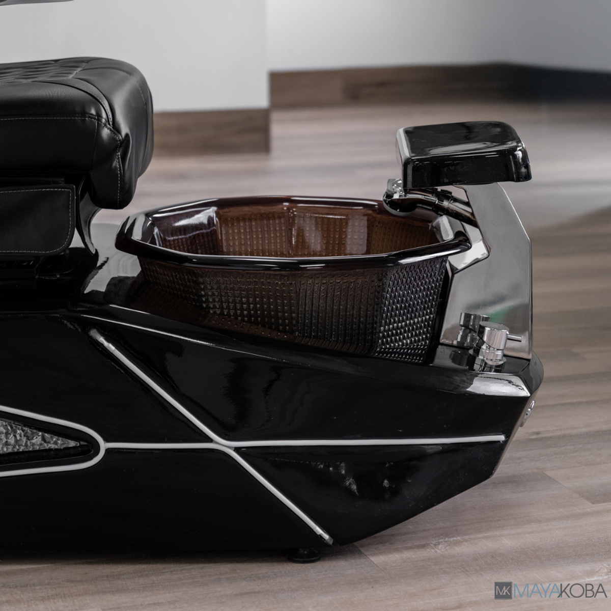 GEOM II Pedicure Spa with FX Chair Top by Mayakoba