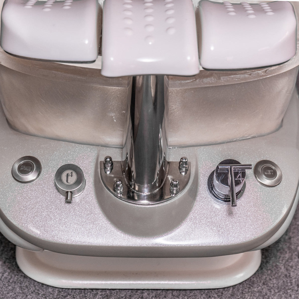 iGlow Pedicure Spa with LX Chair Top by Mayakoba