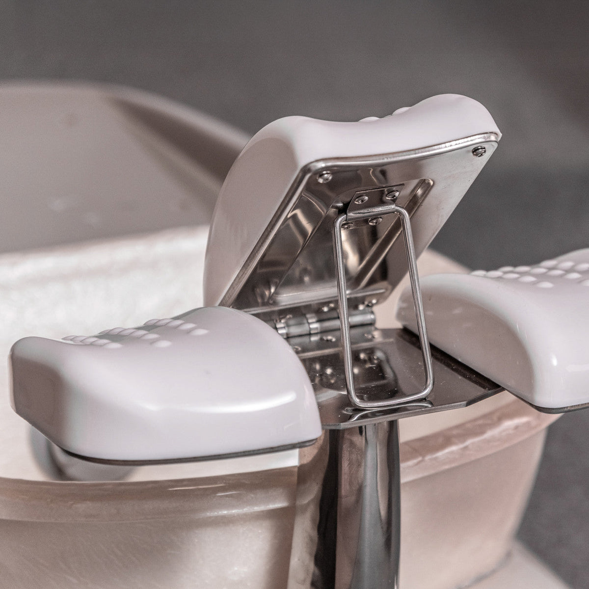 iGlow Pedicure Spa with LX Chair Top by Mayakoba