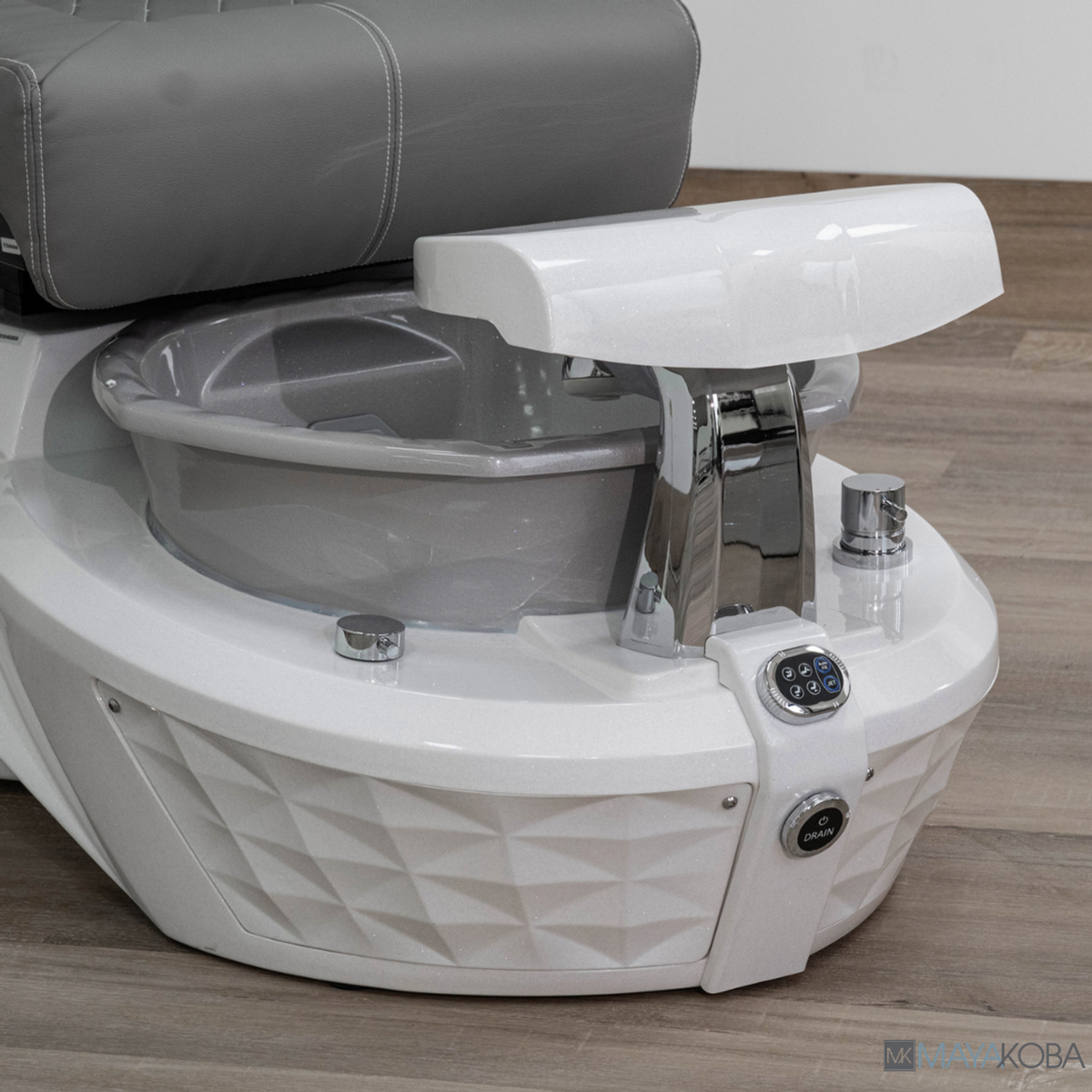GEOM I Pedicure Spa with FX Chair Top by Mayakoba
