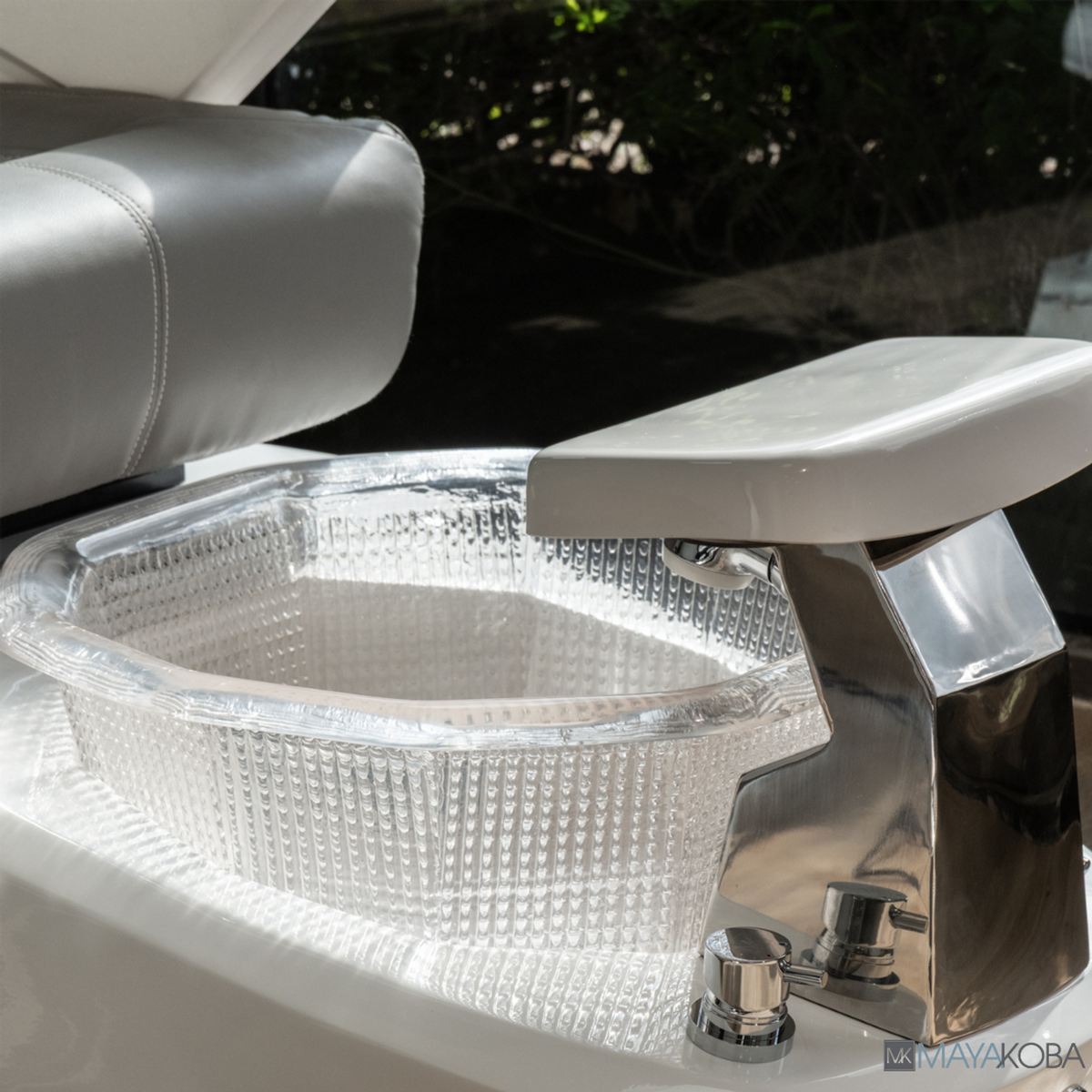 GEOM II Pedicure Spa with FX Chair Top by Mayakoba