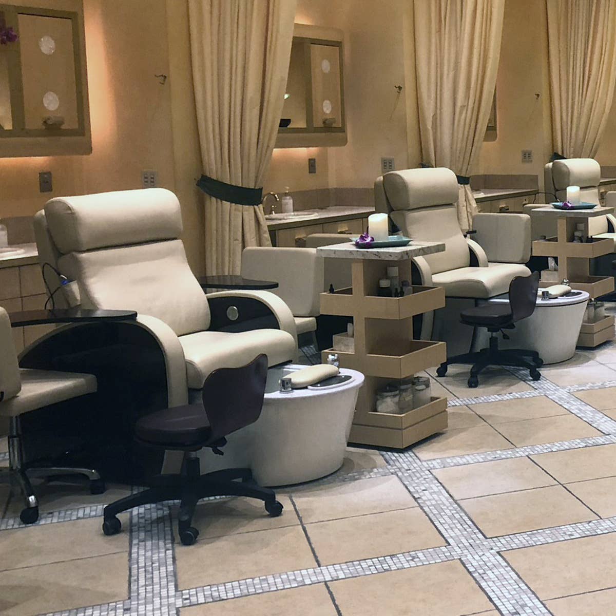 Whale Spa Crane - Complete Manicure & Pedicure Nail Salon Package - Chairs  That Give